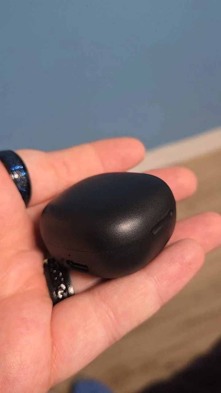 Customer photo of the smart ring charging case