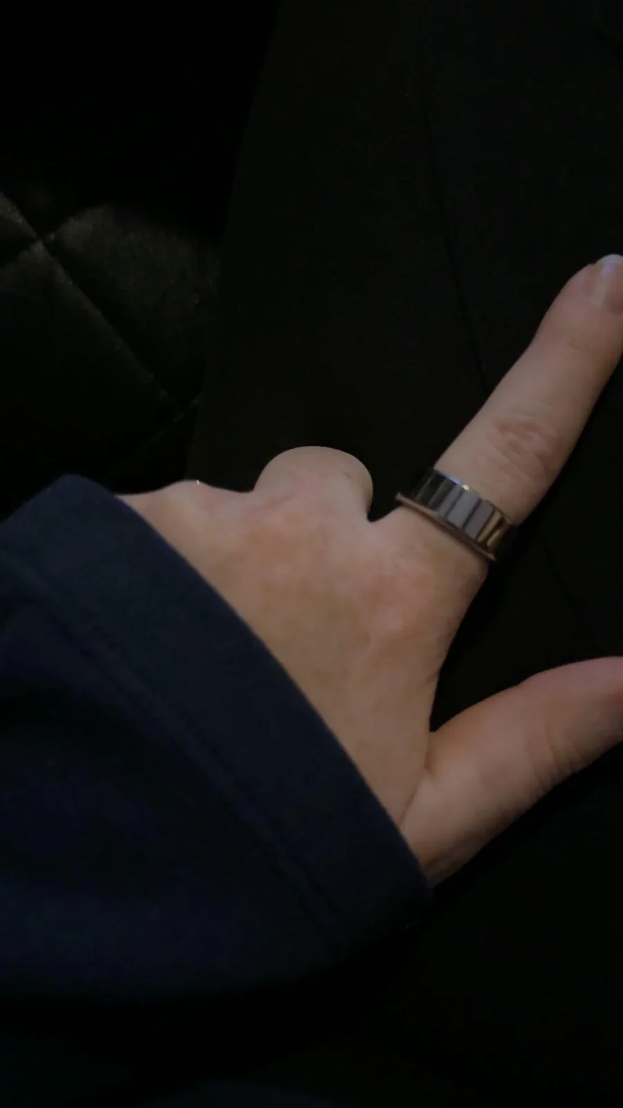Customer photo of an R02 smart ring