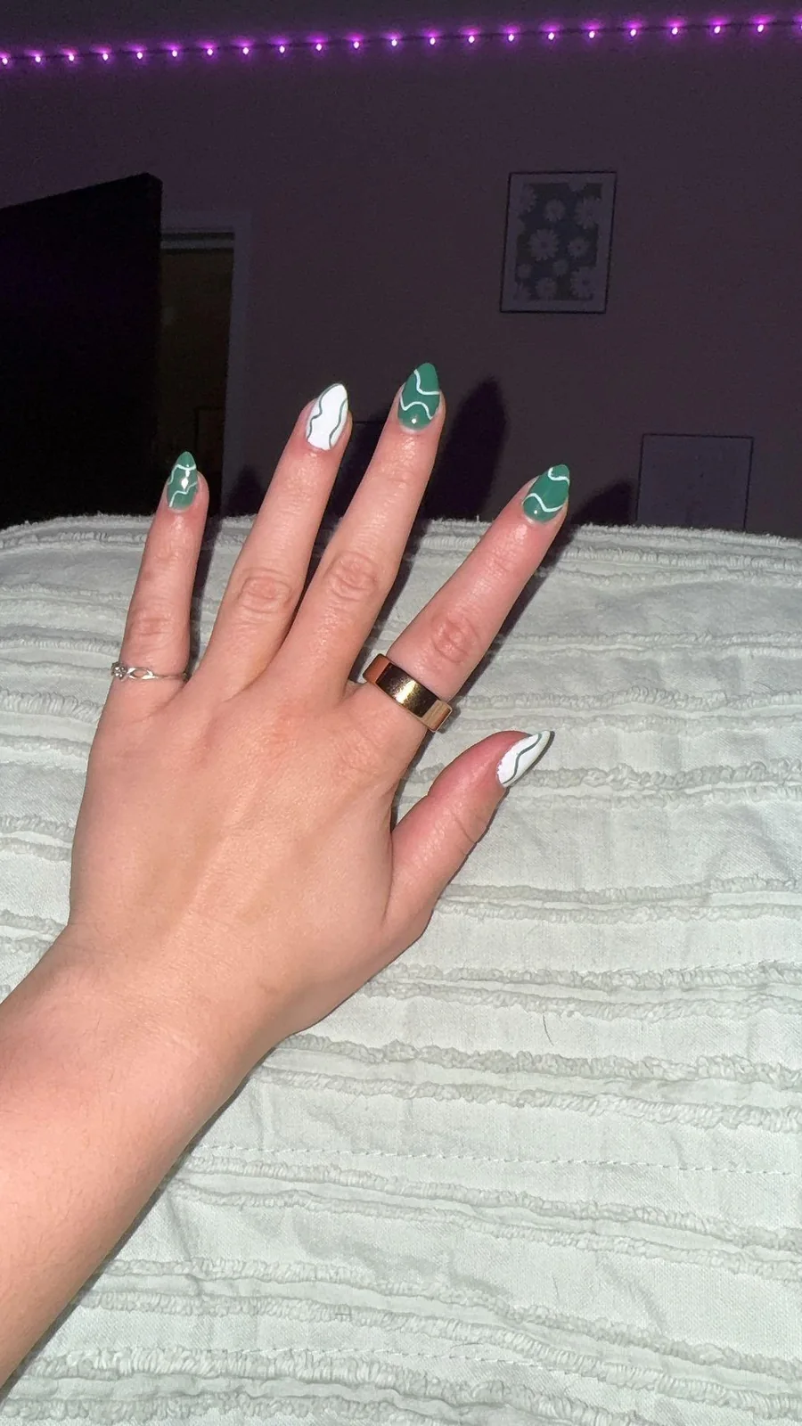 Customer photo of an R02 smart ring