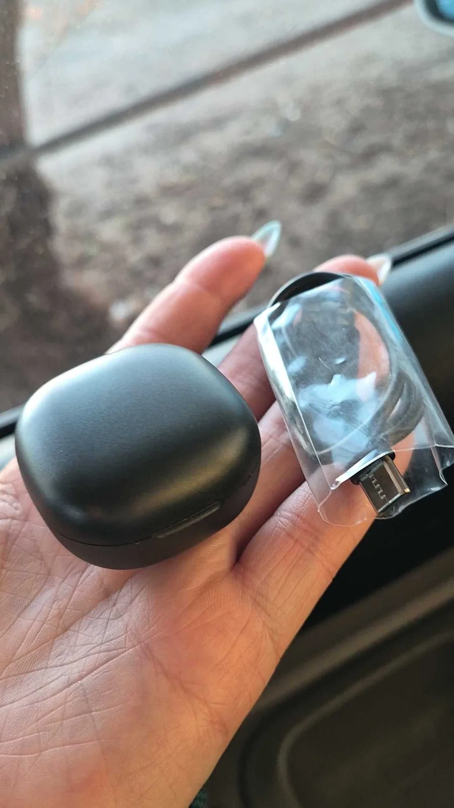 Customer photo of the smart ring charging case