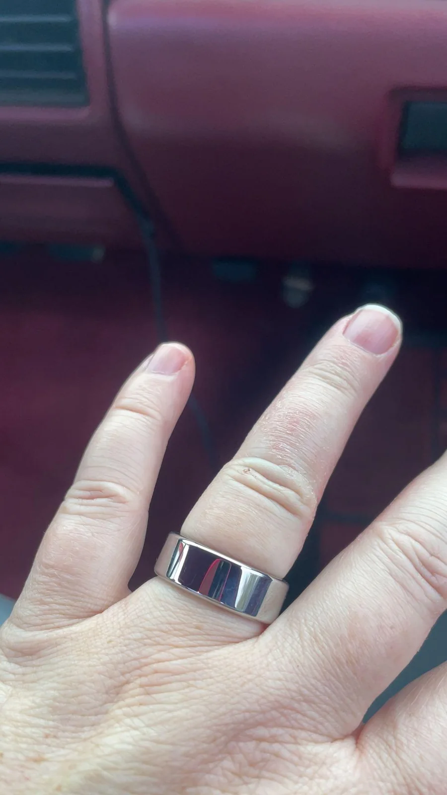 Customer photo of an R02 smart ring